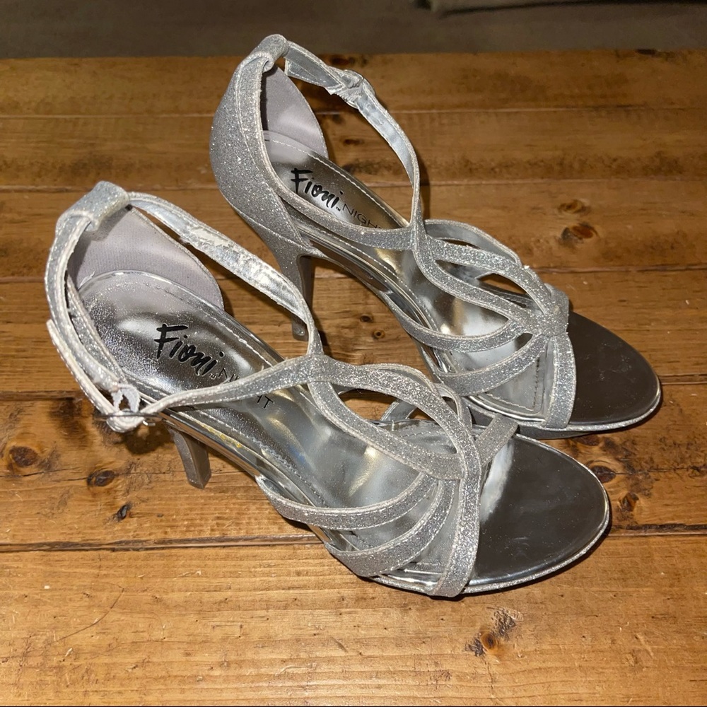 Fioni Night Silver Glitter Platform Strappy Heels Size 8